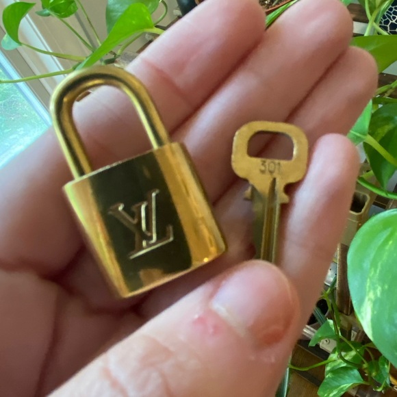 ‼️🔐 LV Lock & Key 🔐‼️ - Picture 5 of 7